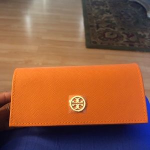 😎Tory Sunglass case